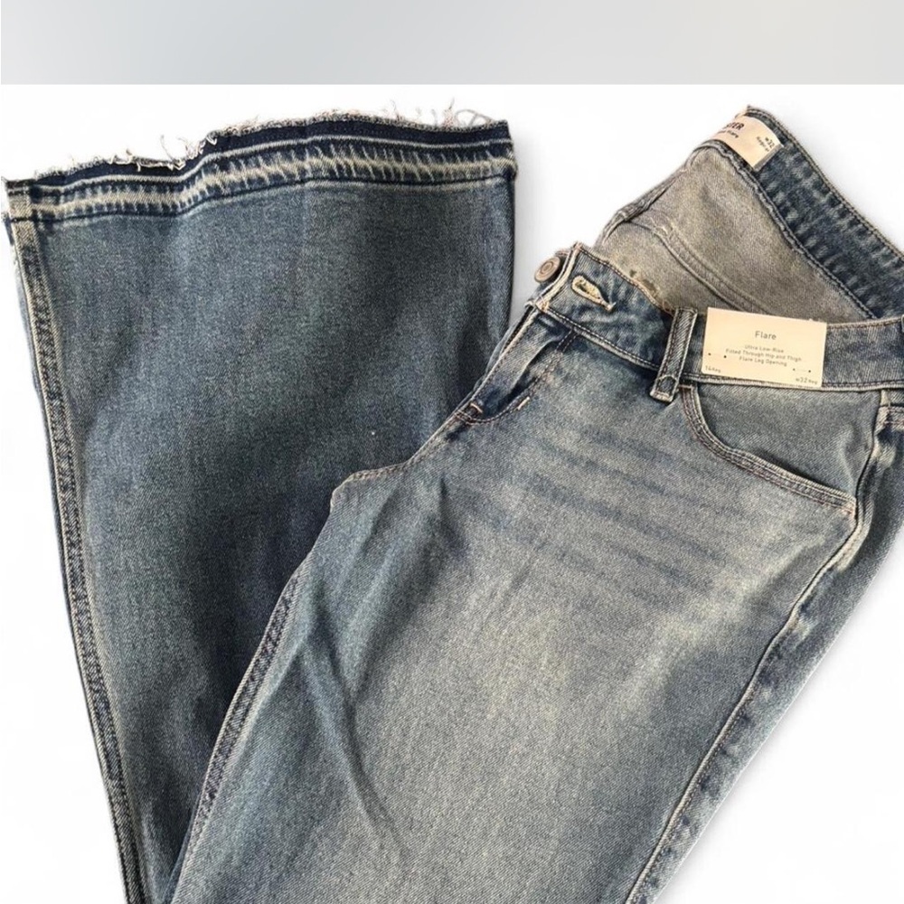 Hollister Women's Dark Blue Flare Jeans NWT - Picture 2 of 4